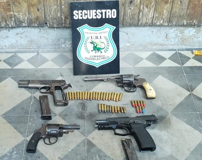 La Policía de Santa Fe secuestró más de 2500 armas y detuvo a unas 25 mil personas en el 2022