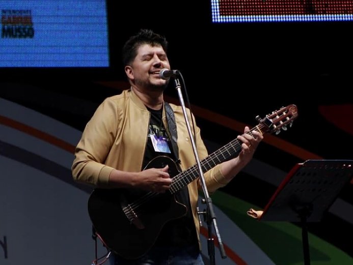 Kunfi Girau presentó su tema inédito en Cosquín