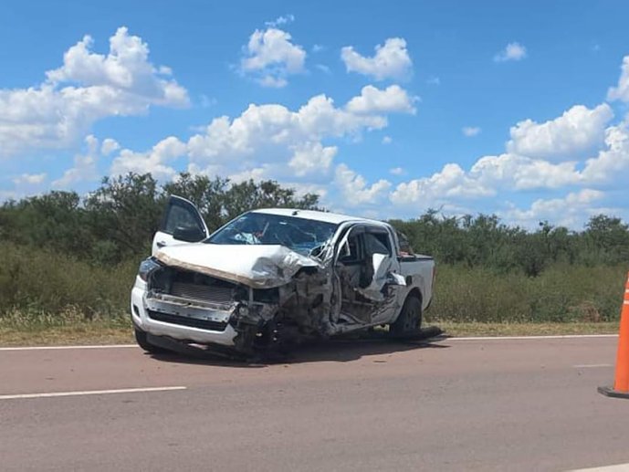 Accidente entre un camión y una camioneta en cercanías de Arrufó