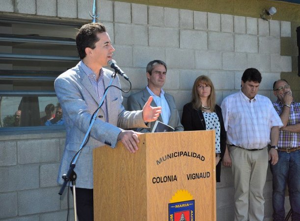 Calvo inauguró obras en Colonia Vignaud y Brinkmann