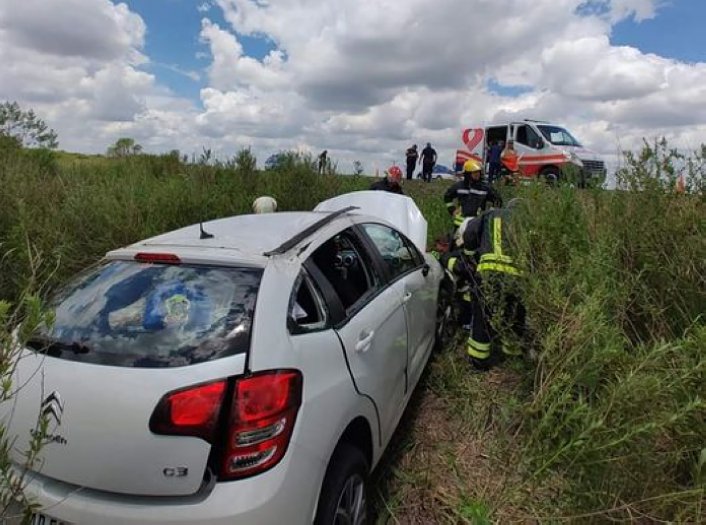 Un auto volcó en cercanías de Brinkmann