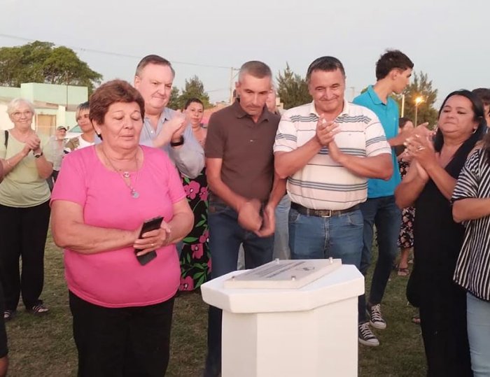 Se inauguró la obra de iluminación led del Club Defensores de Pellegrini