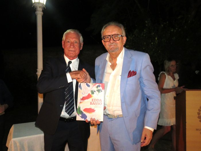 Suardi: Se presentó el libro 