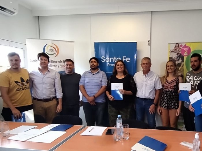 Entregaron créditos a apilcutores de San Guillermo y zona