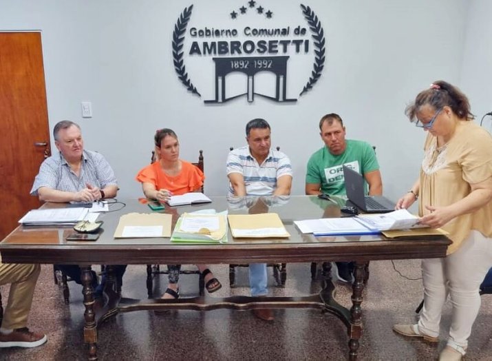 Se conocieron ofertas para la compra de una retroexcavadora en Ambrosetti