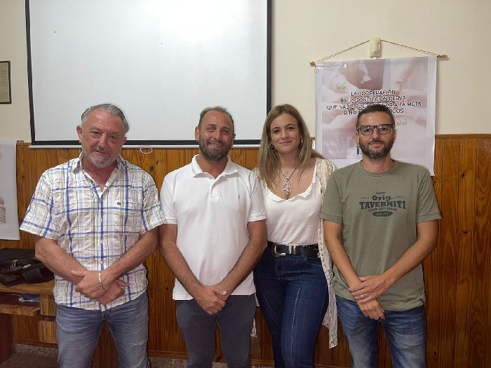 Jovenes cooperativistas impulsan el desarrollo de la actividad lechera