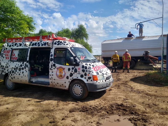 Trabajador fue rescatado luego de quedar atrapado en un camión tolva