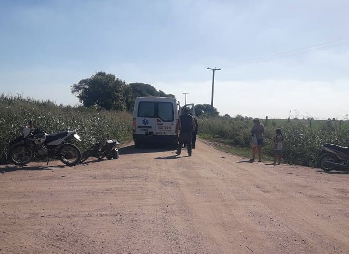 Un herido en un choque de motos en Col. Dos Hermanos