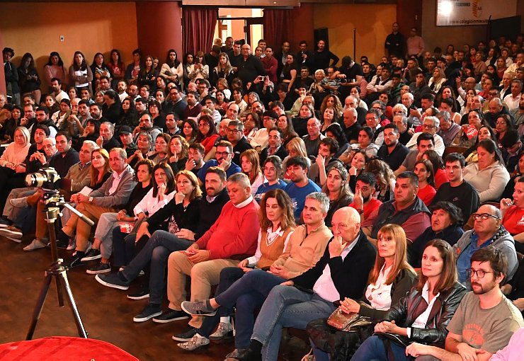El socialismo votó por integrar el frente 