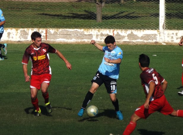 Reválida: 9 de Julio goleó a Juniors y jugará en la división A