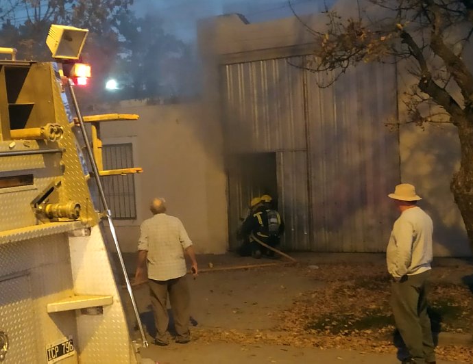 Suardi: Incendio en un depósito de una sodería