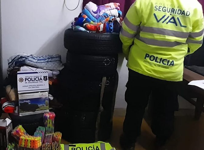Ceres: Policía Vial secuestró neumáticos y otros elementos de contrabando