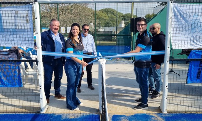 Villa Trinidad: Quedó habilitada una cancha de pádel de blindex