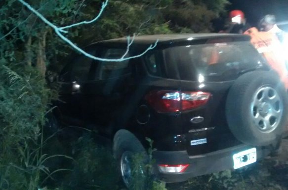 Freyre: Matrimonio lesionado al impactar contra un árbol