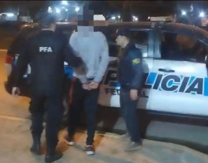 Dos jóvenes detenidos por resistencia a la autoridad y tenencia de marihuana