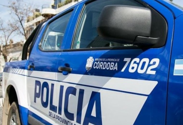 Freyre: Rompieron la luneta y robaron en un auto