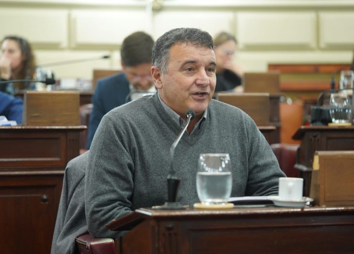 González dijo que Perotti menosprecia al sistema educativo