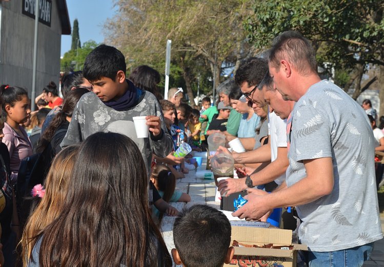 Multitudinario festejo del Día de las Infancias en Brinkmann