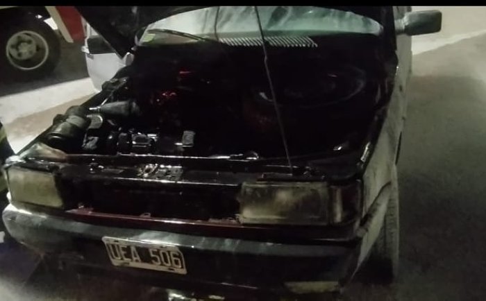 Suardi: Bomberos intervinieron en el incendio de un auto