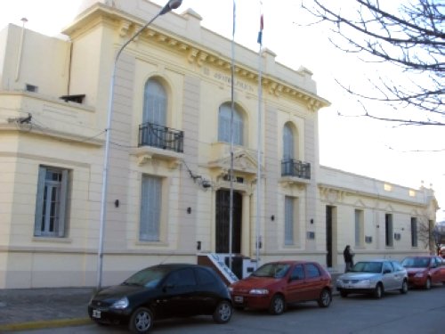Agresión a policías, robo y accidente en el Depto. San Cristóbal