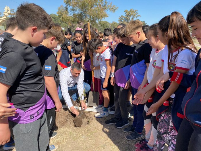 Brinkmann celebró el Día del Arbol
