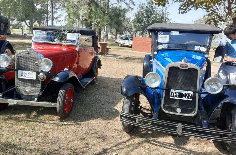 Suardi: Gran convocatoria logró el 4° Encuentro de autos y motos clásicos y antiguos