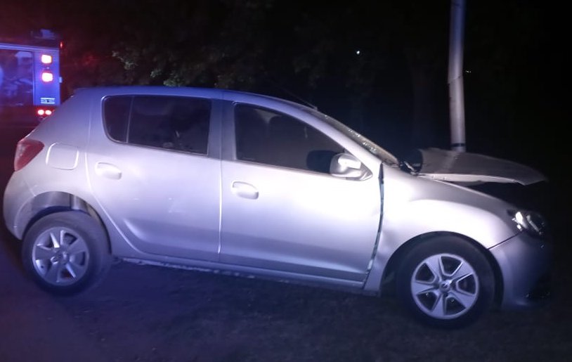 Freyre: Se accidentó al chocar una columna de alumbrado