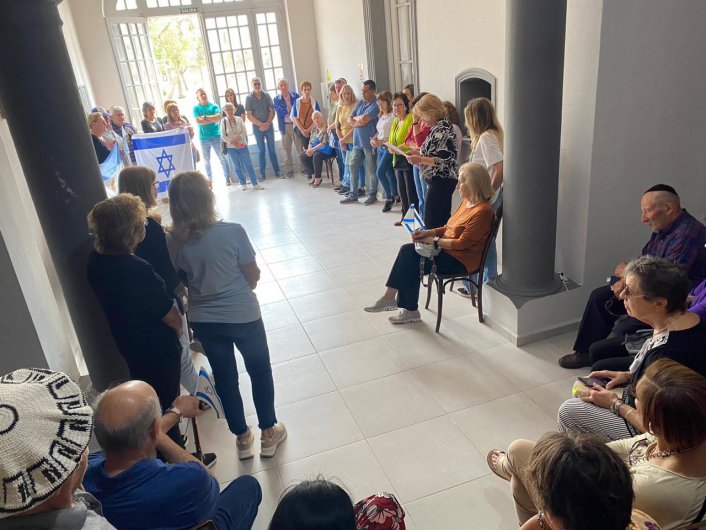 En Moisés Ville se realizó un acto por la paz y en apoyo a Israel