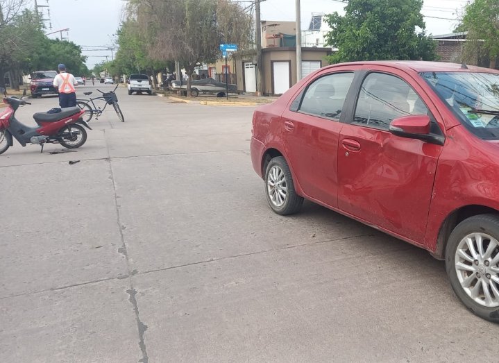 Mamá y sus hijos lesionados en un accidente en Brinkmann