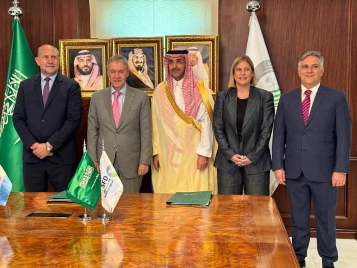 Perotti y Schiaretti firmaron un préstamo del Fondo Saudí para otro tramo del acueducto 