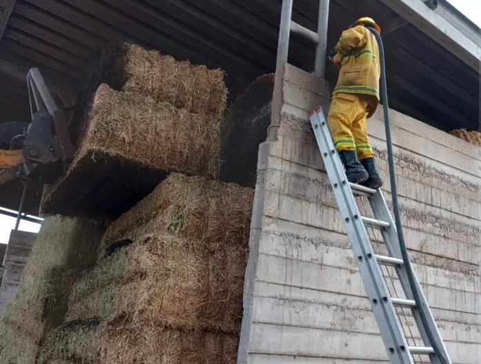 Se incendiaron fardos en un campo de Col. Vignaud