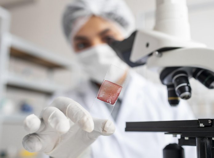Los bioquímicos también cobrarán un 