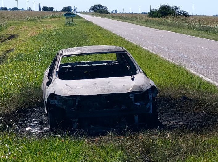 Se incendió un auto en jurisdicción de Arrufó
