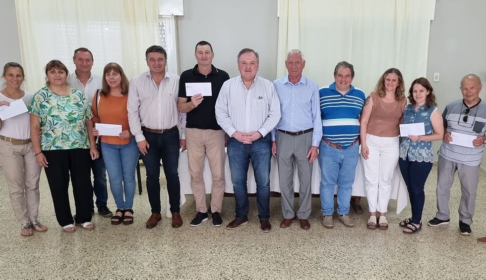 Michlig entregó aportes a instituciones de Villa Trinidad, San Guillermo y Suardi
