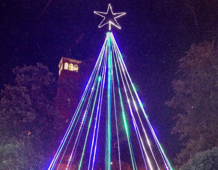 Los que hacemos Radio Belgrano les deseamos una Felíz Navidad !!!!!!