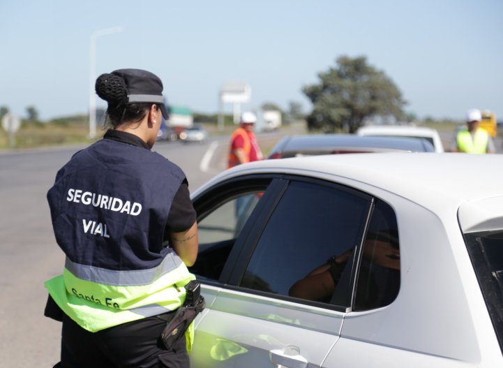 Huanqueros: Tres detenidos por agredir a una agente en un control vehicular