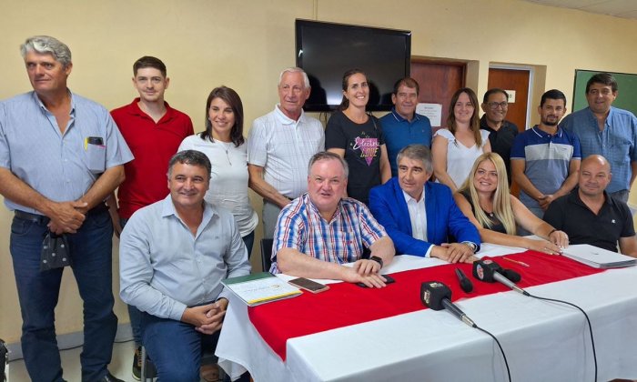 Entregaron fondos del Plan Incluir a localidades del departamento