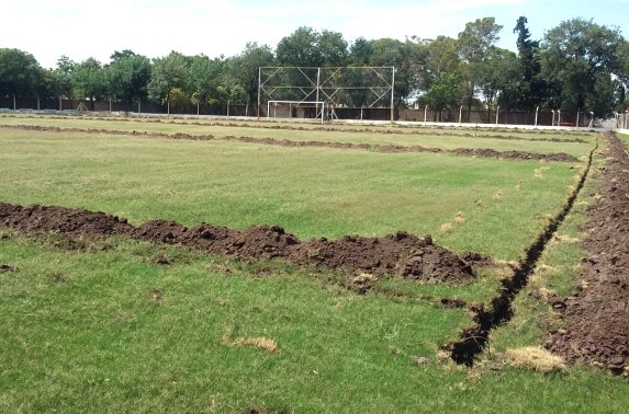 Sportivo Suardi coloca el riego artificial en la cancha de fútbol