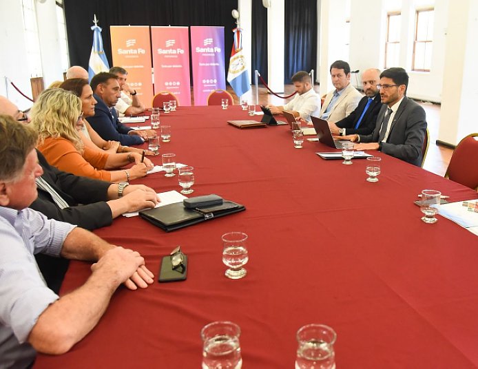 El gobernador Pullaro se reunió con la Mesa de Enlace provincial