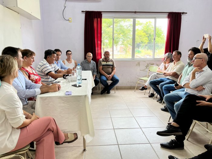 Autoridades de Educación y Producción pasaron por la Escuela Técnica 500 de Suardi