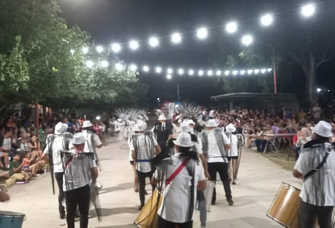 Col. Bossi disfrutó de la 5° edición de sus carnavales
