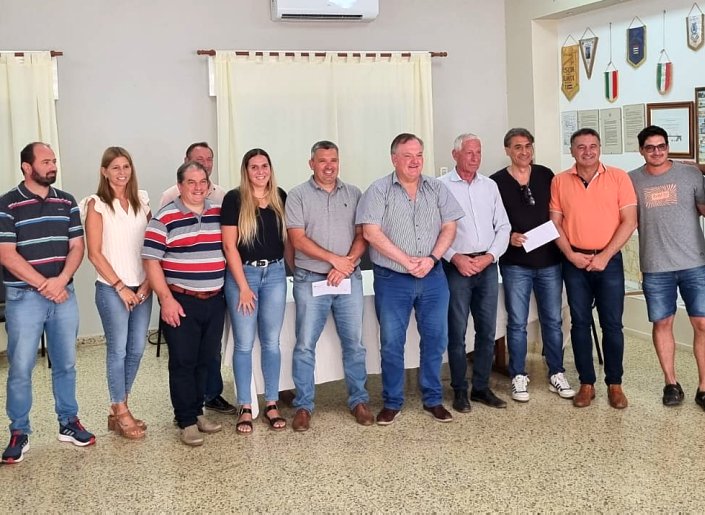 Michlig y González entregaron aportes a instituciones deportivas de Suardi