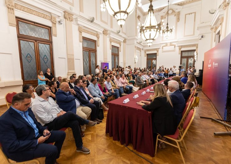 El gobernador Pullaro encabezó una reunión de gabinete ampliado con legisladores
