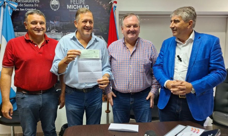 El Senador Michlig y el Ministro Bastía entregaron aportes de Obras Menores 