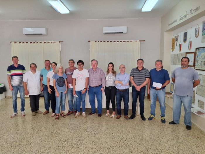 El Senador Michlig entregó aportes a instituciones de Suardi