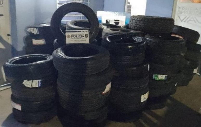 Huanqueros: Secuestraron cubiertas que eran transportadas de contrabando