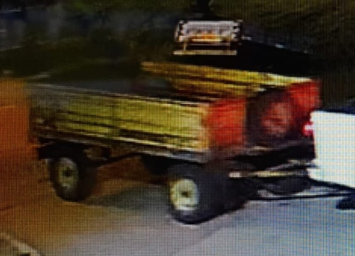 Robaron un carro desde un lote en Suardi