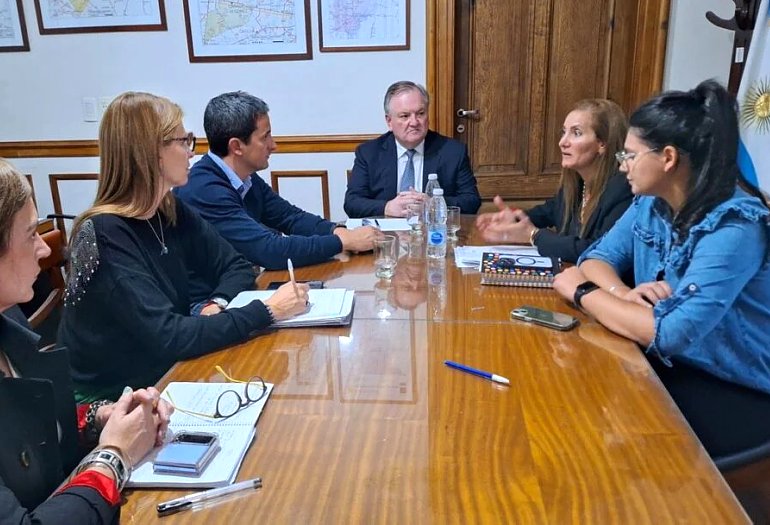 Michlig se reunió con autoridades de Turismo para desarrollar el turismo de cercanía