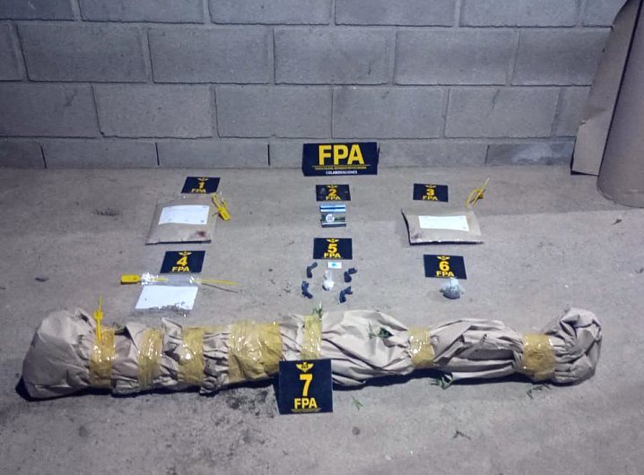 Freyre: Realizaron allanamientos y secuestraron drogas y otros elementos
