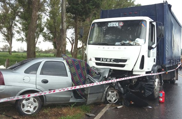 Murió una mujer en un choque frontal en ruta 19